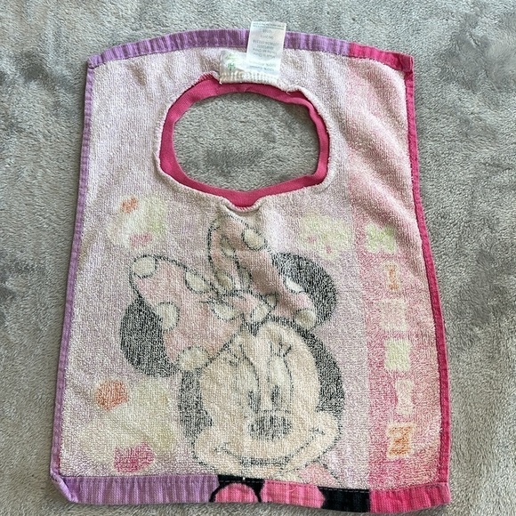 Disney  - Minnie Mouse - newborn hat and terry clothe bib. - Picture 6 of 7